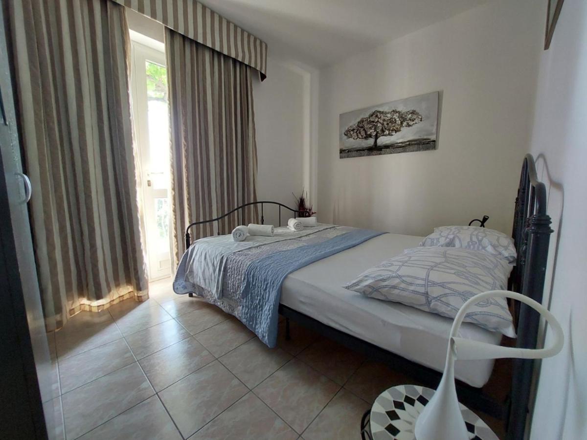 Apartments With A Parking Space Plat, Dubrovnik - 4776 Mlini Kültér fotó